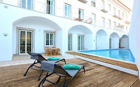 Jump Into The Lull Apartment
